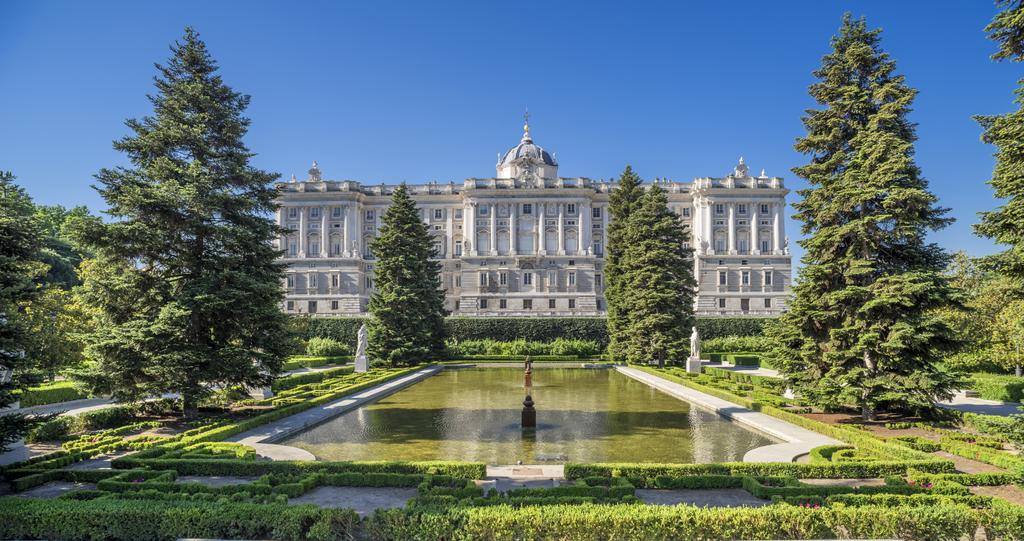 Explorando la Historia de la Majestuosa Plaza de Oriente de Madrid