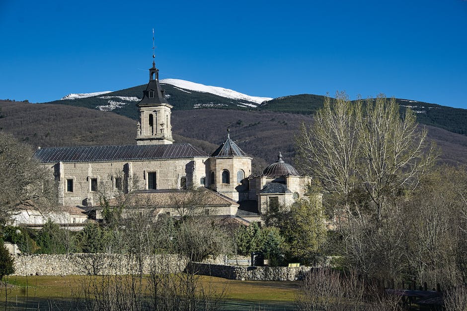 Explora la encantadora localidad de Pedraza cerca de Madrid: una guía para los visitantes